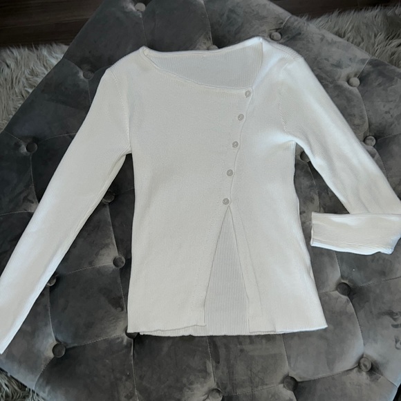 White sweater - Picture 2 of 4